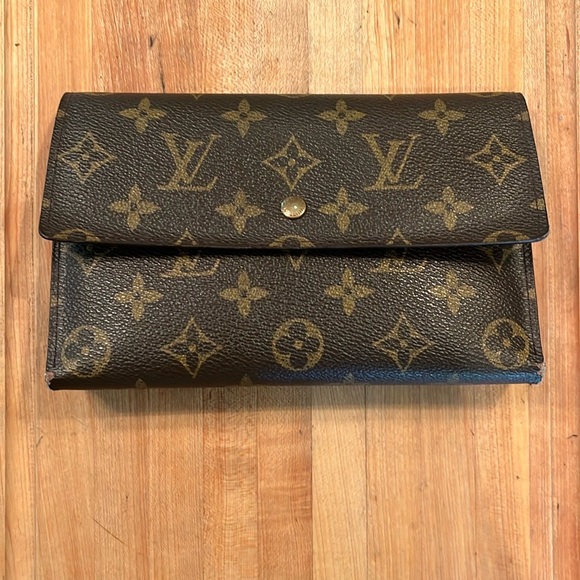 Louis Vuitton Accessories - Louis Vuitton Monogram Pochette Passport TriFold Long Wallet